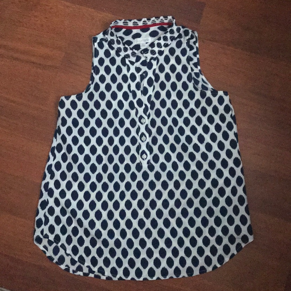 Navy 💙 & White sleeveless blouse